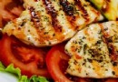 Rezept für gegrillte Kräuterhähnchenbrust mit Honig und Spargel 