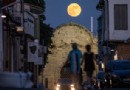 Strawberry Supermoon:Vollmondfotos aus der ganzen Welt 