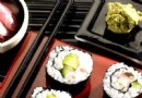 Avocado- und Garnelen-Sushi-Rollen 