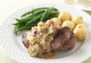 Steak mit Stilton, Champignons und Marsala-Sauce 