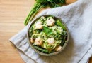 Zoodle Pasta mit Garnelen und Spargel 