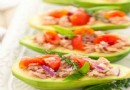 Rezept für mit Salat gefüllte Avocados 