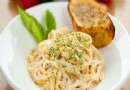 Einfaches Rezept für Fettuccine Alfredo 