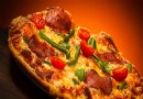 Pizza-Rezept mit Chili und Käse 