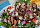 Geschnittener Steaksalat + Meerrettich-Dressing-Rezept (Restaurant Copycat!) 