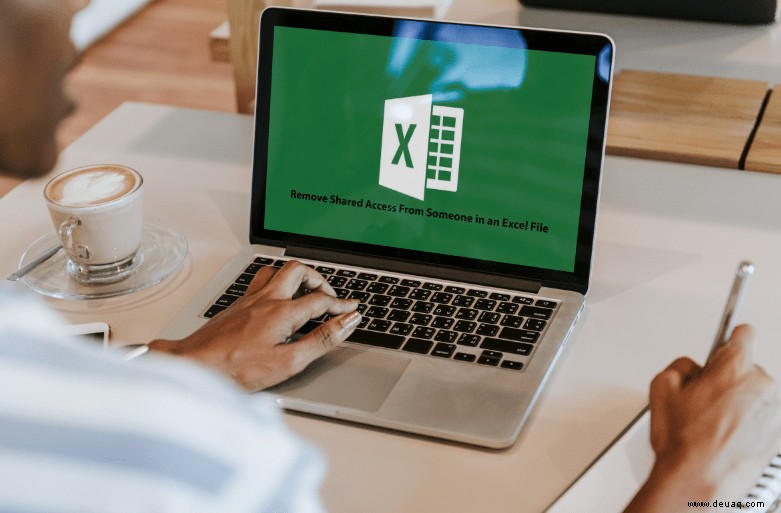So entfernen Sie gemeinsame Zugriffsberechtigungen für jemanden in einer Excel-Datei